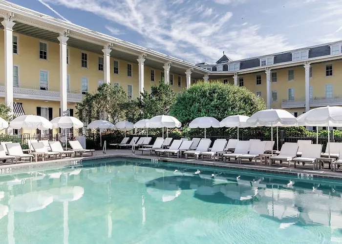 The Virginia And Cottages